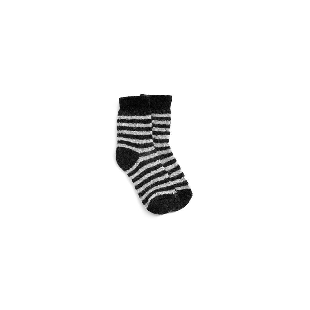 Schwarz-weiß gestreifte Socken